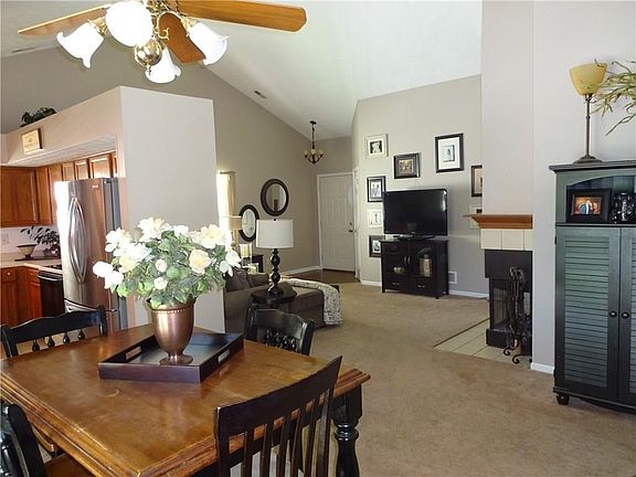 3rd image of 9870 River Oak Ln N