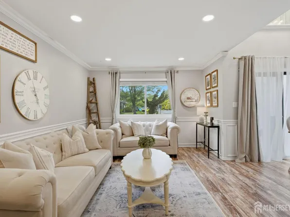 115 Bowne Ct, Matawan, NJ 07747