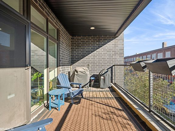 4th image of 2738 W Chicago Ave #2