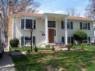 2339 W Longview Dr, Woodbridge, VA 22191