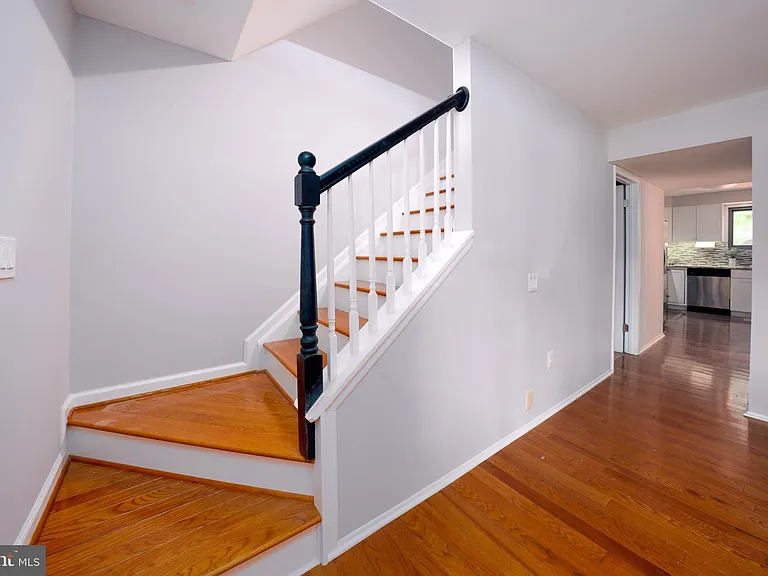 1025 Commanders Way N — Photo 27