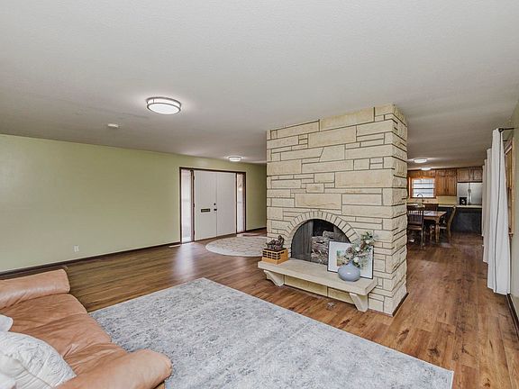 4th image of 1019 N Chipper Ln