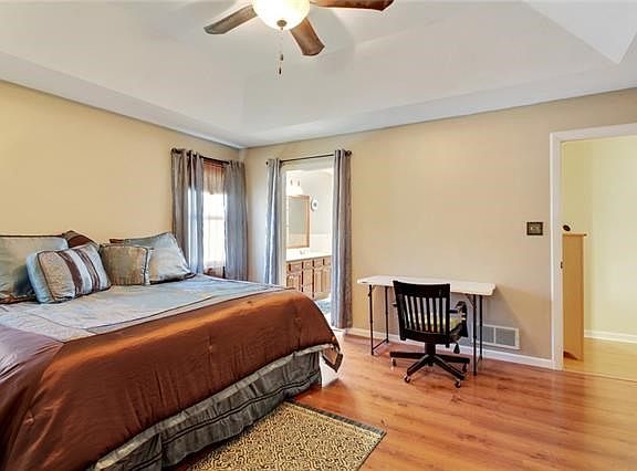 3rd image of 3609 Winchester Dr