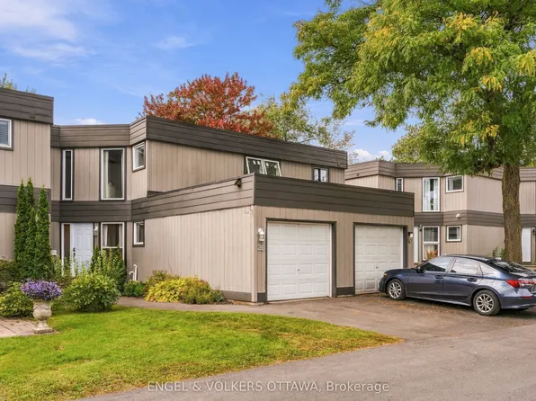 38 Compata Way, Ottawa, ON K1B 4W9