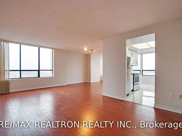 7601 Bathurst St #Penthouse 12 — Photo 4