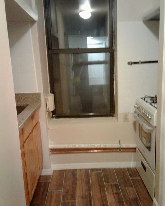 2nd image of 164 William St #12
