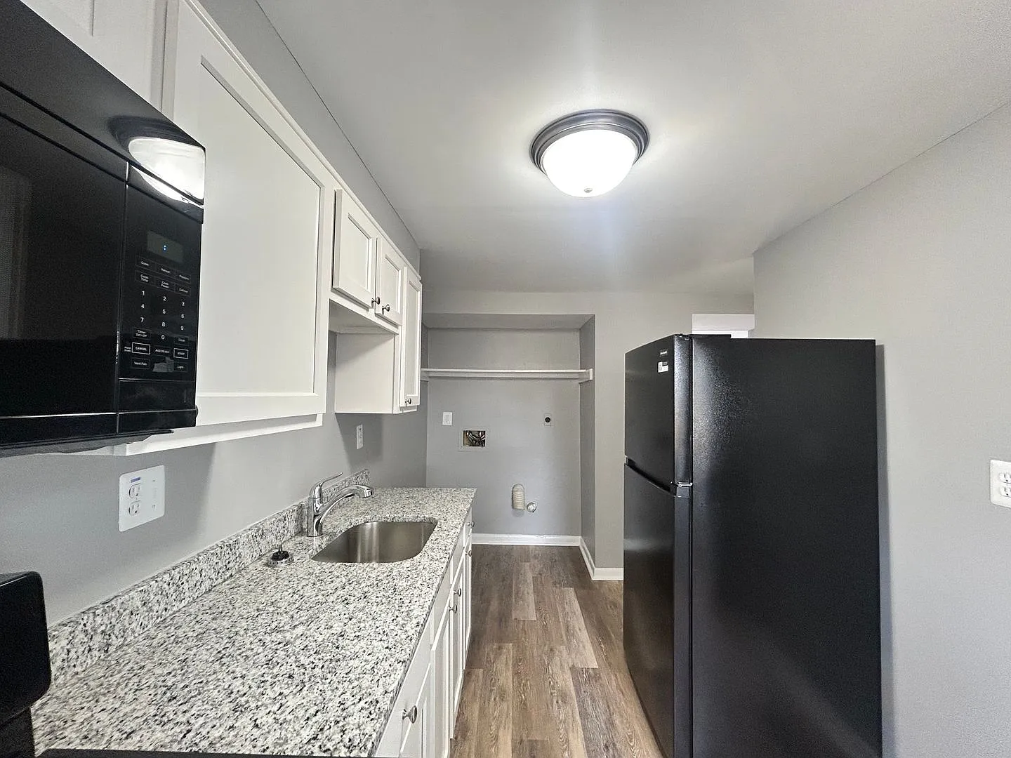 Baltimore - 3 Bedrooms and 1 baths Available! — Photo 2