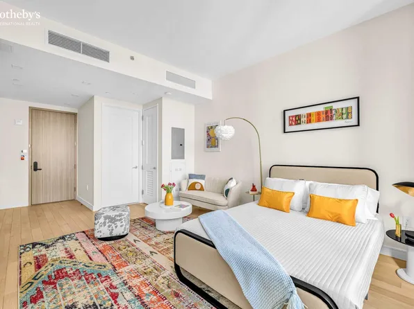 45-30 Pearson Street image 5 of 19