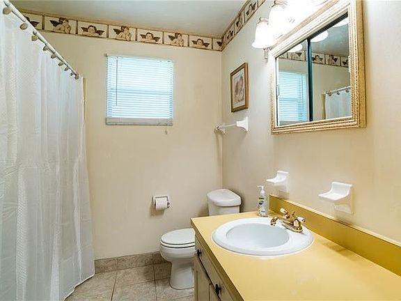 2nd image of 1625 Lake Miriam Dr