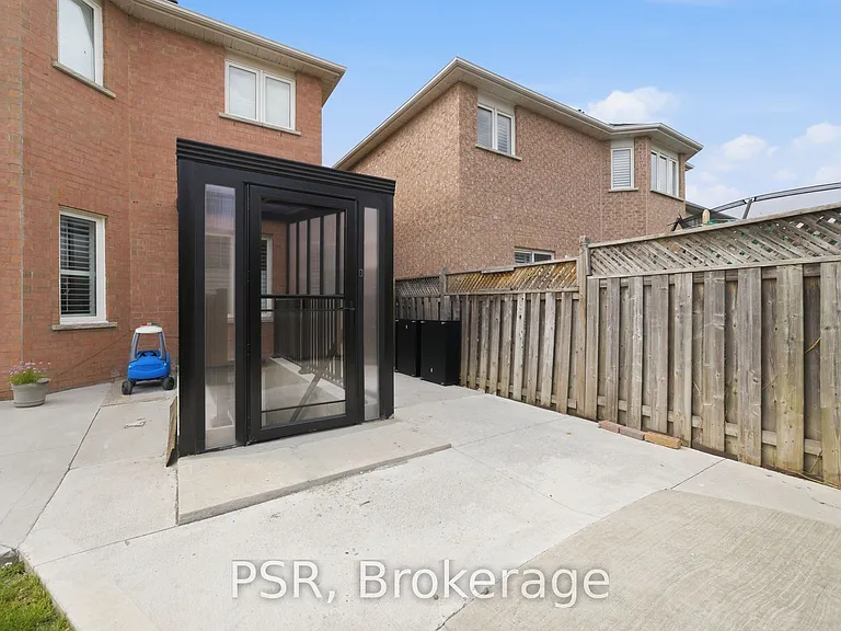 426 Arrowsmith Dr #LOWER — Photo 22
