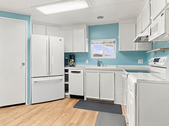 5th image of 100 SW 195th Ave Unit 46