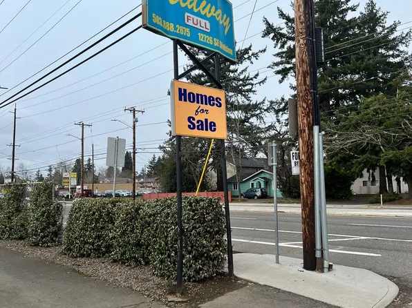 12726 SE Division St, Portland, OR 97236