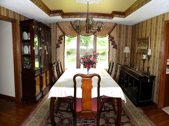 5th image of 406 Crestwood Dr