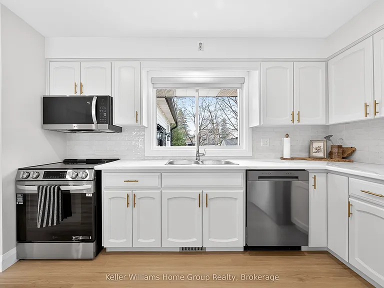 535 Elgin St — Photo 20