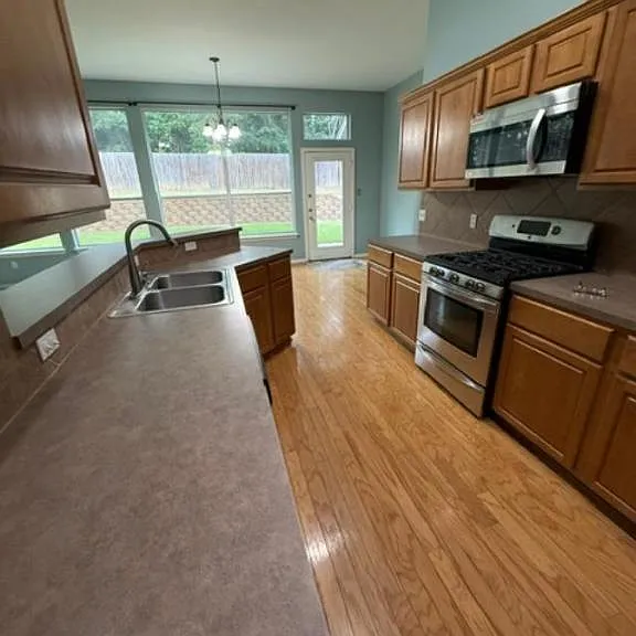 625 Winding Brook Ln — Photo 5