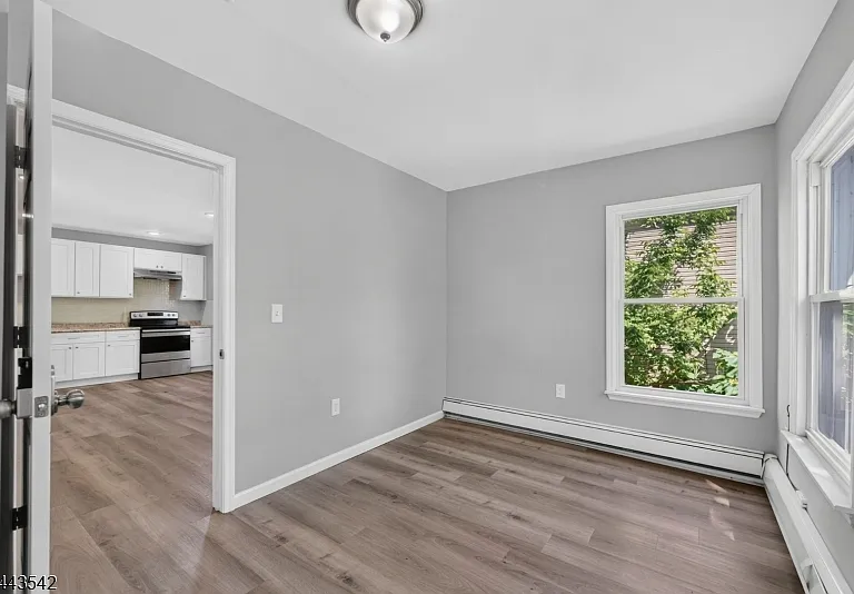 439 7th Ave #R2 — Photo 4