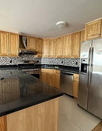 3rd image of 13338 Sanford Ave