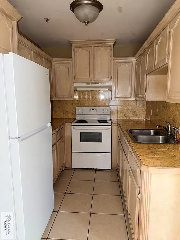 2 bed, 2.5 bath, 1100 sqft, $1,000 — Photo 3