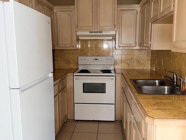 1722 Stone Dr #2 — Photo 3