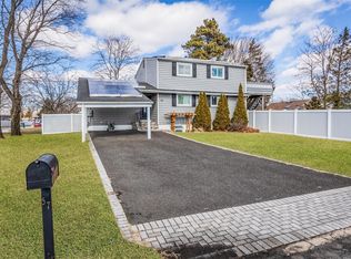 57 Pearl St, Deer Park, NY 11729