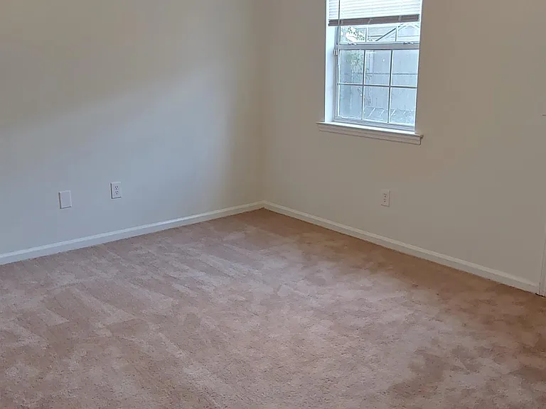 117 Hunt Club Ct — Photo 2