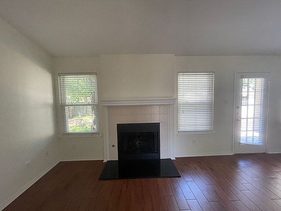 4th image of 1703 Hatch Rd