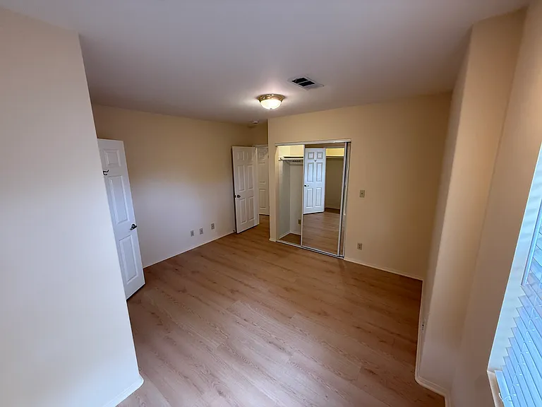385 Eaton Dr — Photo 5