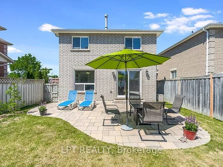 35 Clute Cres — Photo 17