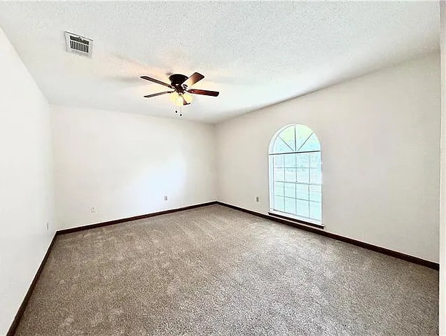 3 bed, 2.5 bath, 2000 sqft, $2,500 — Photo 4