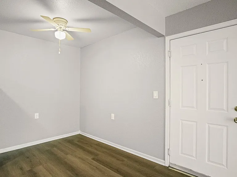 Cameron Villa — Photo 9