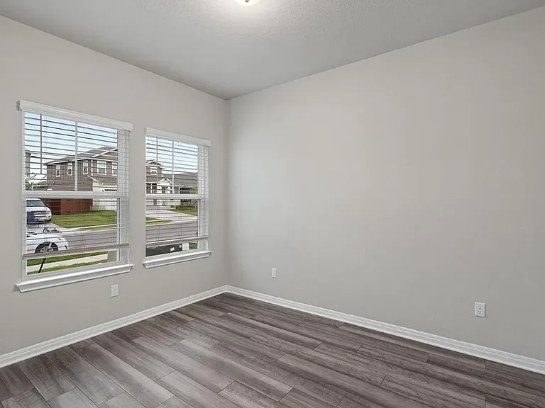 528 Loriner Way — Photo 4