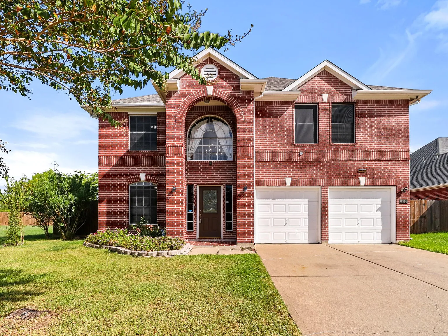 4 bed, 2.5 bath, 2456 sqft, $2,350 — Photo 1