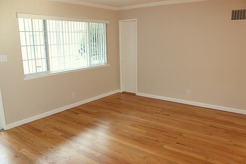 4th image of 666 Forest Ave