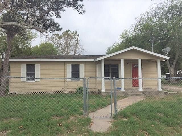 1st image of 813 Roseanne St