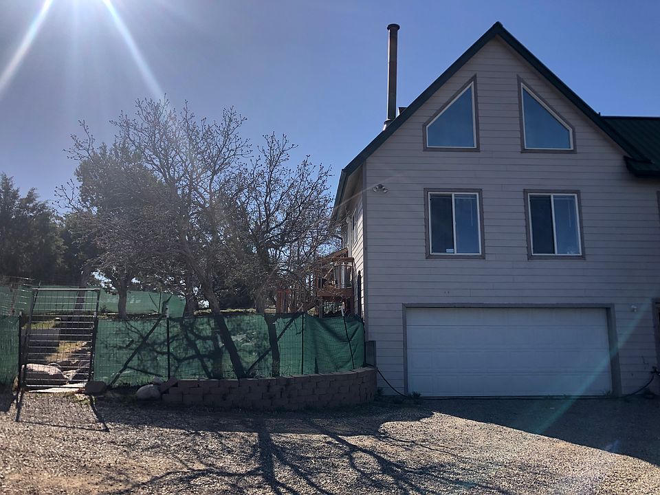 Apartment, garage and yard