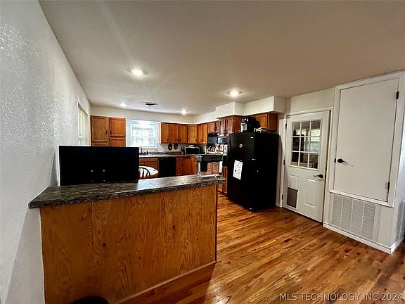 4th image of 503 S 15th St