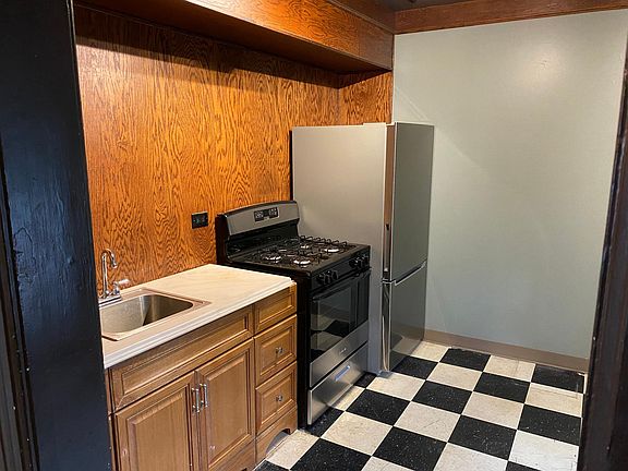 5th image of 731 Linden Ave APT 1