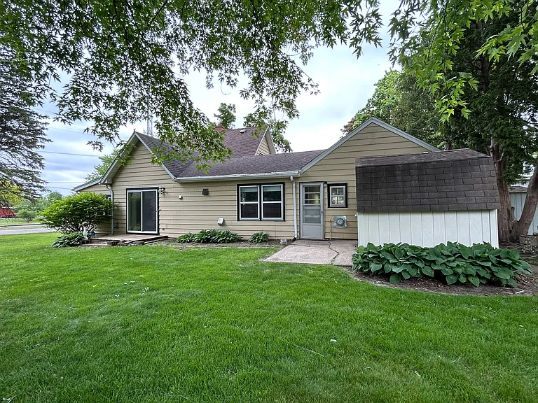637 W Main St — Photo 17
