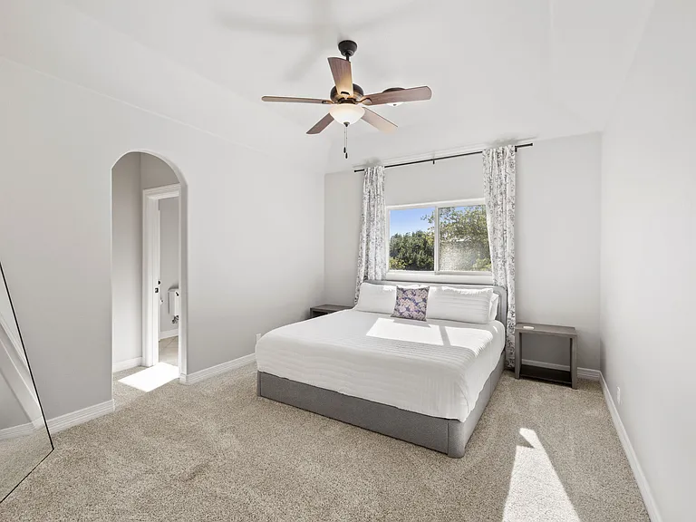 Upstairs Bedroom - King