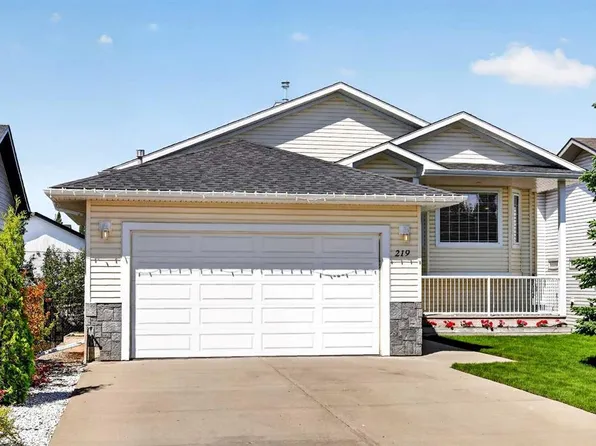 219 E Hillcrest Blvd, Strathmore, AB T1P 1Z6