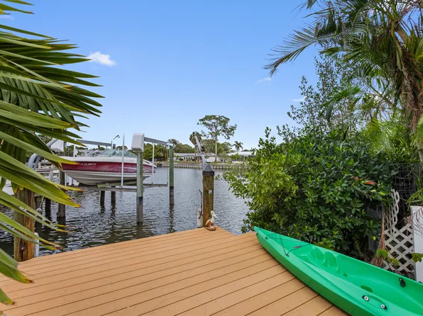 4681 Carson St NE, Saint Petersburg, FL 33703