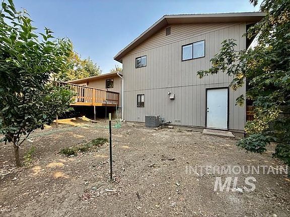 5th image of 1009 Hemlock Ave