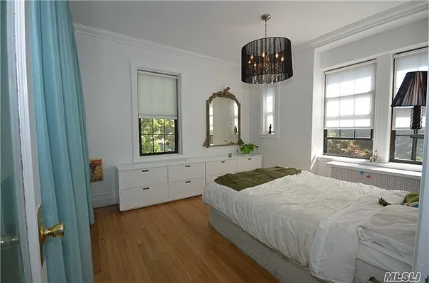 Sold by Madeleine Realty Ltd. | media 14