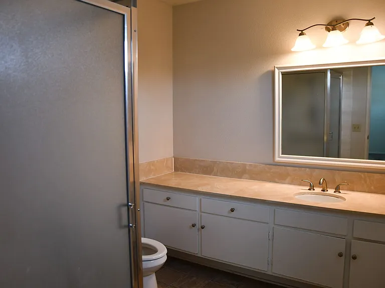 522 E Collins Ave — Photo 54