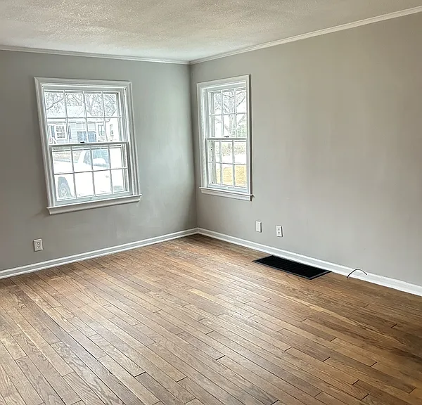 2022 Kentucky St — Photo 1