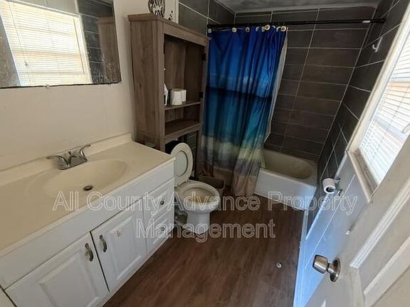 2nd image of 1513 S Prospect Ave