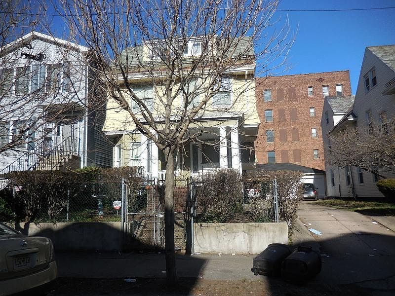 2nd image of 429 Van Houten St