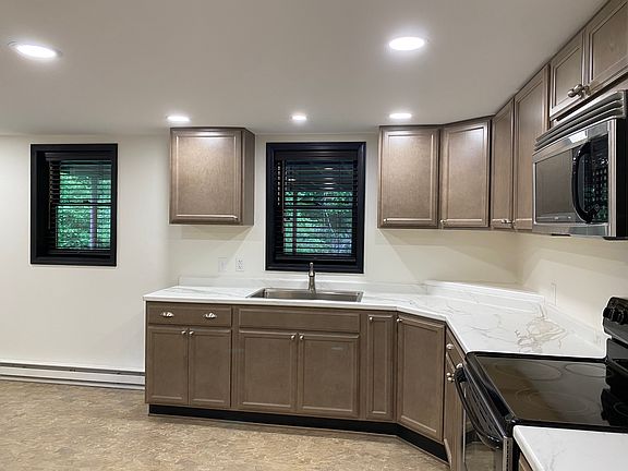 3rd image of 1220 Seminole Dr #2