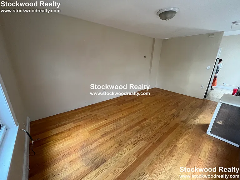 381 Dorchester St — Photo 5