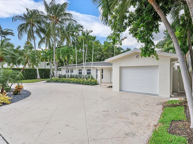 411 Poinciana Dr — Photo 42